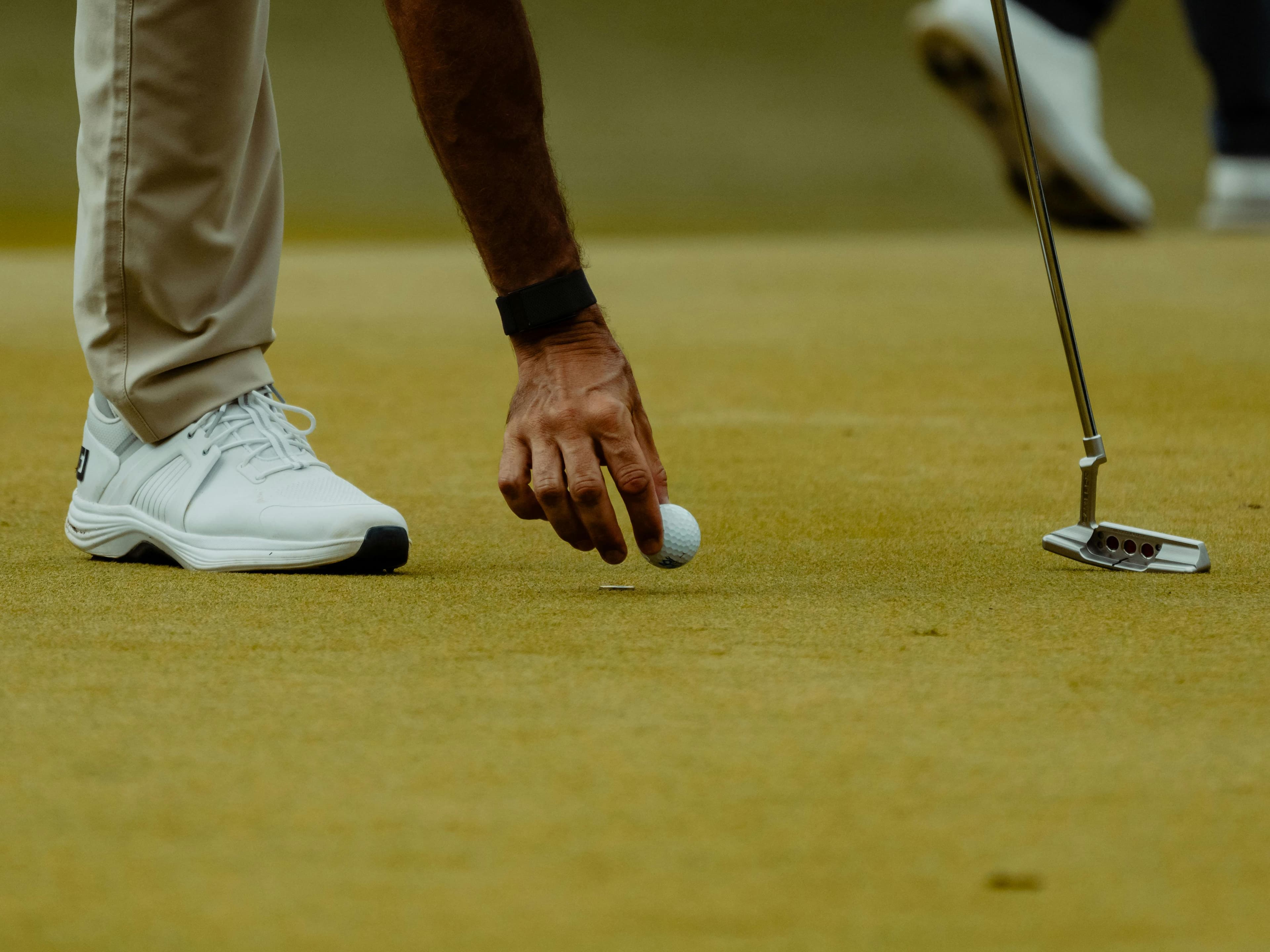7 Best Golf Shoes for Walkers